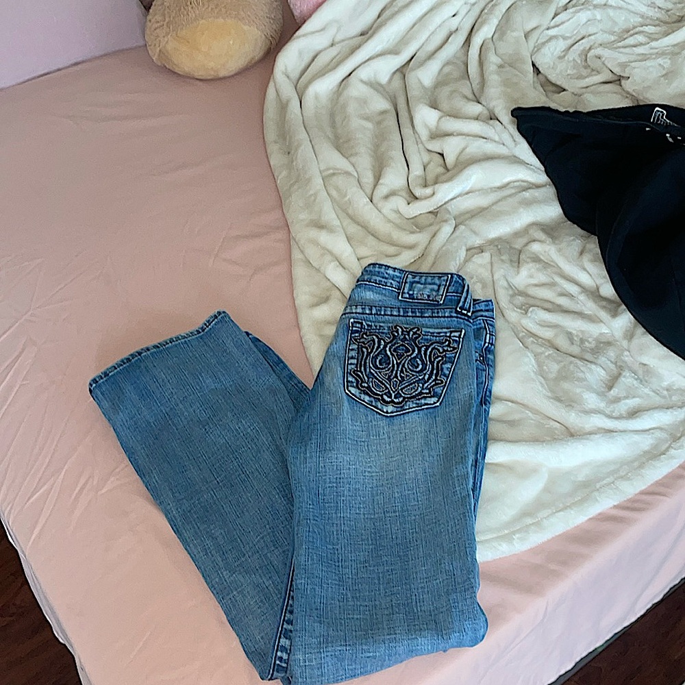 i’m selling Big star flared low rise jeans nice fit just don’t fit me no more